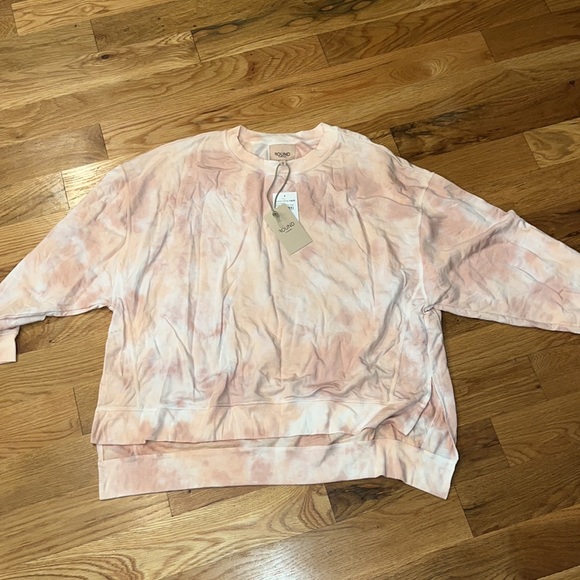 NWT FOUND Step Hem Cozy Sweatshirt In Blush Roses Tie Dye - Picture 2 of 4